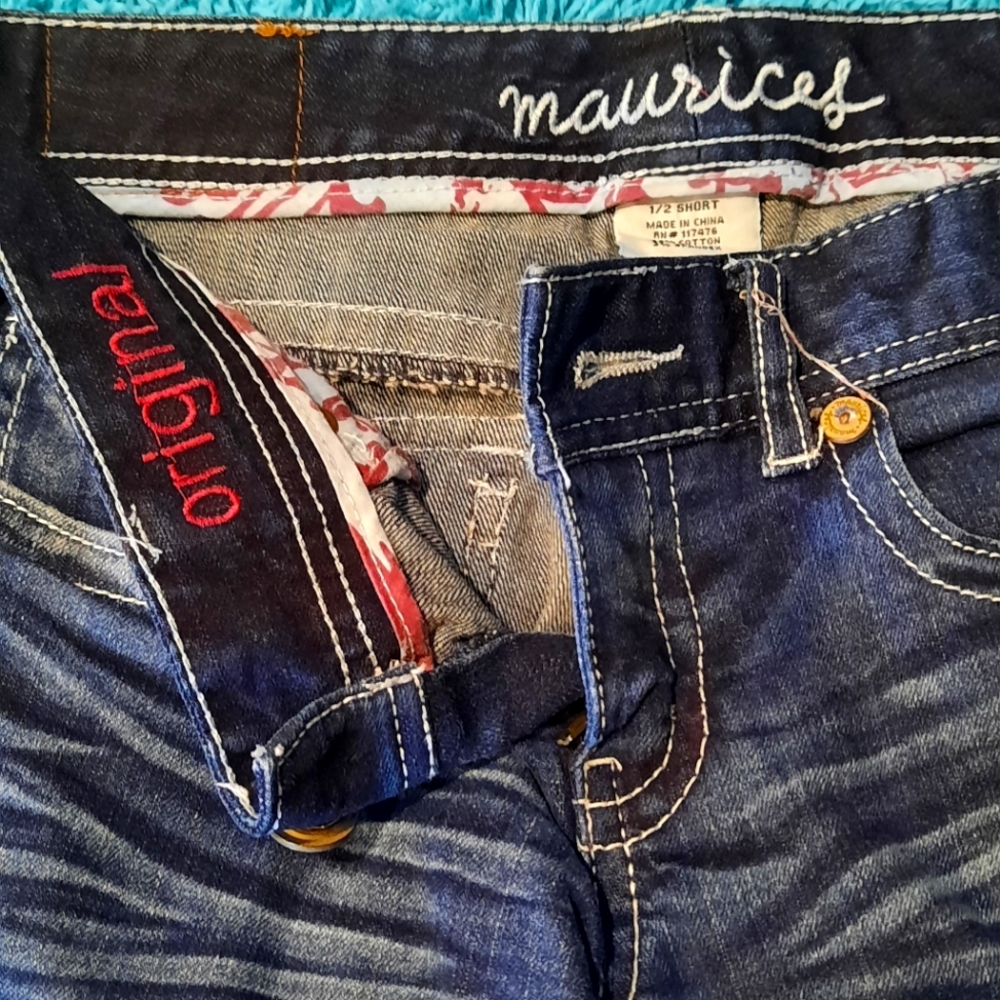 Super Cute Flared Jeans ** 1/2 Size **